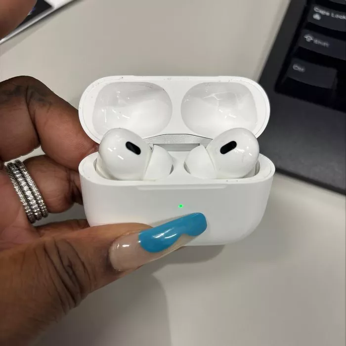 Apple AirPods Pro 2（エアーポッズ プロ 2） MagSafe充電ケース（USB-C）付き ワイヤレスヘッドフォン MTJV3J/A photo review