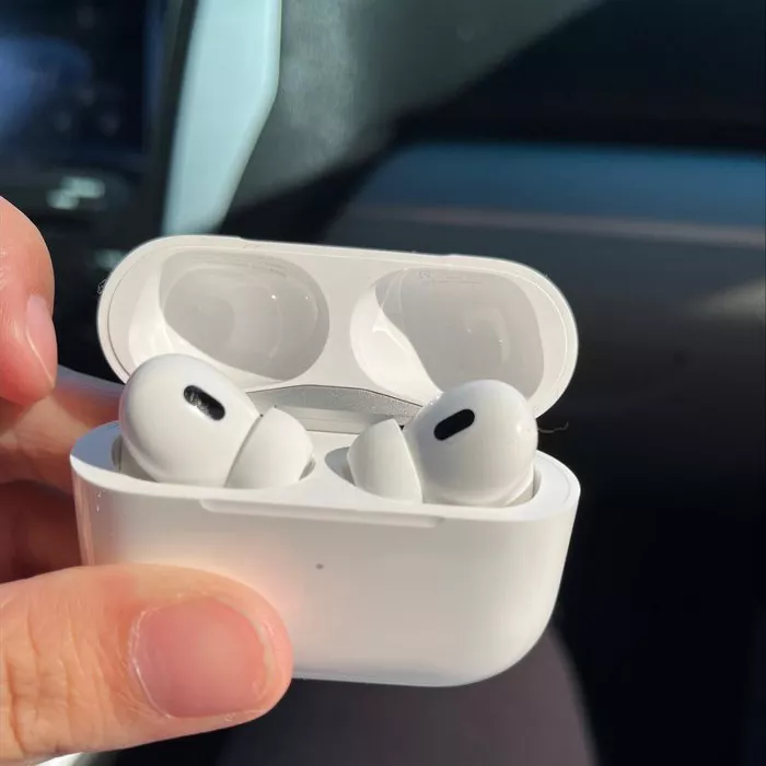 Apple AirPods Pro 2（エアーポッズ プロ 2） MagSafe充電ケース（USB-C）付き ワイヤレスヘッドフォン MTJV3J/A photo review