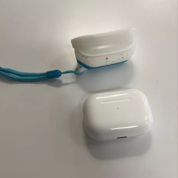 Apple AirPods Pro 2（エアーポッズ プロ 2） MagSafe充電ケース（USB-C）付き ワイヤレスヘッドフォン MTJV3J/A photo review