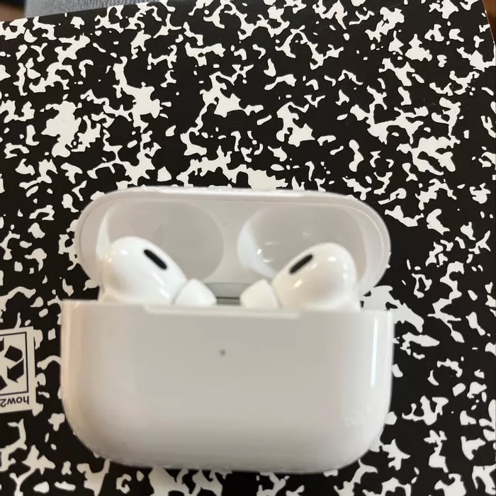 Apple AirPods Pro 2（エアーポッズ プロ 2） MagSafe充電ケース（USB-C）付き ワイヤレスヘッドフォン MTJV3J/A photo review